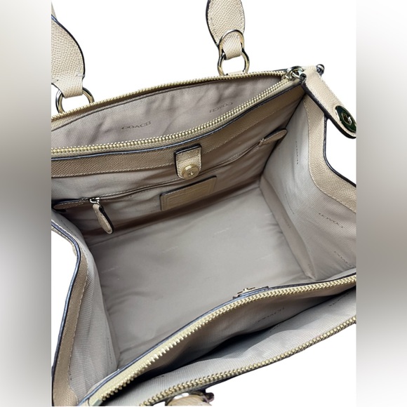 COACH Crosby Linud Beige Crossgrain leather Carryall Crossbody Bag!🔥 - Picture 6 of 10